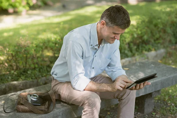 Relaxing break at park — Stock Photo, Image