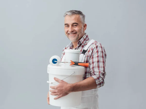 Pintor posando con cubos — Foto de Stock