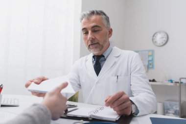 Doktor reçete verilmesi