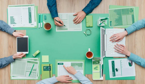 Gente de negocios trabajando juntos —  Fotos de Stock