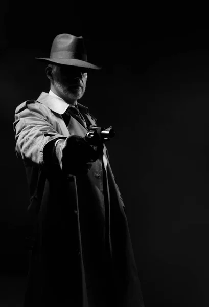 Spy agent pointing gun in dark — Stock Photo, Image