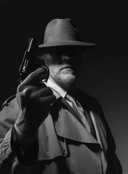 Undercover agent holding revolver in dark — Stock Photo, Image