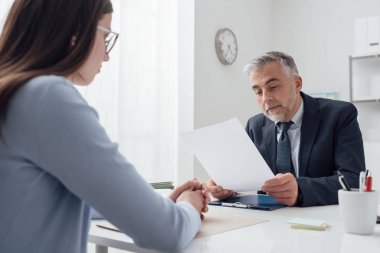 şirket yöneticisi devam kadının incelenmesi 