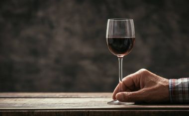 Komuta sizde kırmızı şarap tadımı