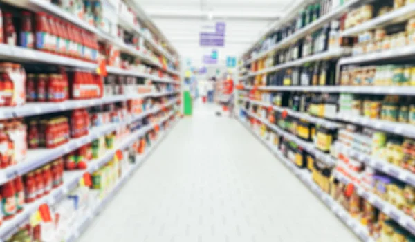 Defocused supermarket aisle — Stock Photo, Image