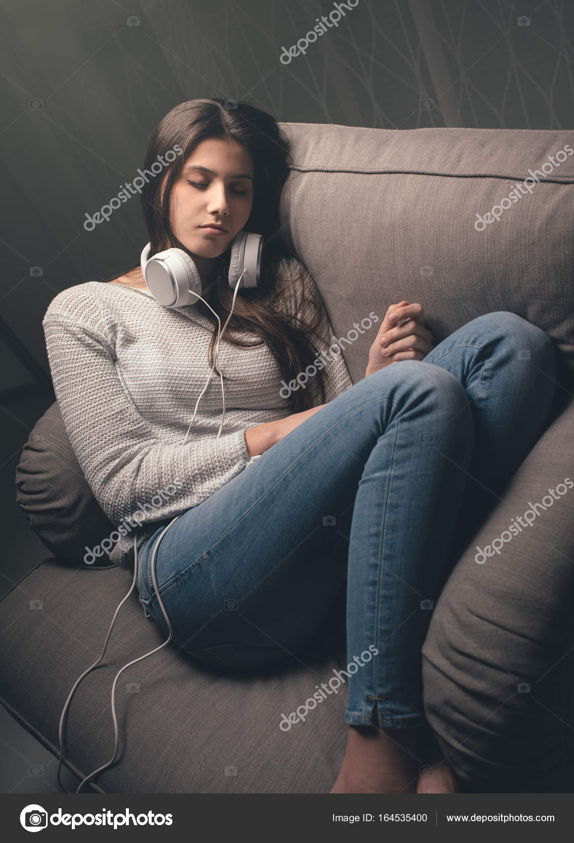 Sleeping with headphones on new arrivals