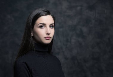 Genç çekici kadın.