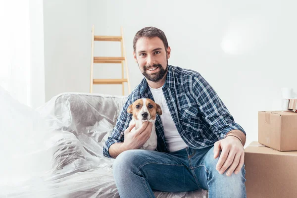 Owner posing with pet in new house — Stock Photo, Image