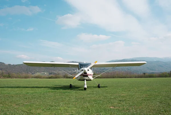 Light aircraft on airfield — Stock Photo, Image