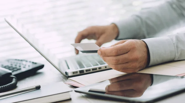 Businessman doing online banking — Stock Photo, Image