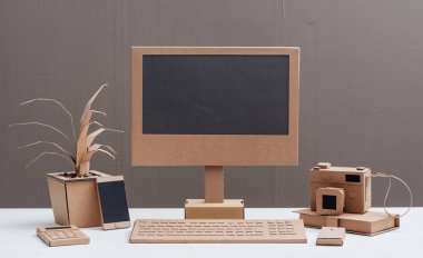 geri dönüşümlü karton yapılır bilgisayar monitörü