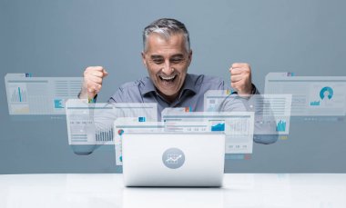 işadamı okuma olumlu mali raporlar