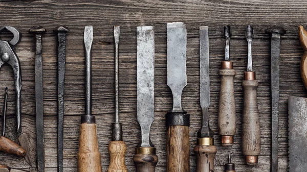 Colección de herramientas de carpintería y tallado antiguas —  Fotos de Stock