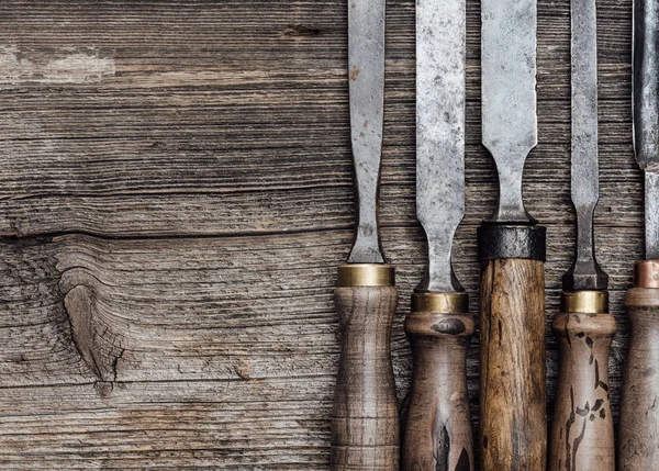 Різьблення та деревообробні інструменти — стокове фото