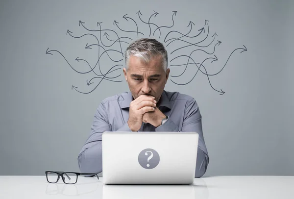 Businessman working with laptop — Stock Photo, Image