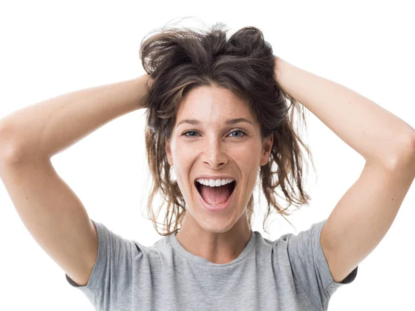 Mujer feliz sosteniendo el pelo largo — Foto de Stock