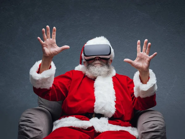 Santa Claus ervaren virtuele realiteit — Stockfoto