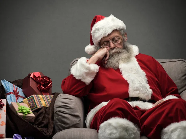 Schläfriger Weihnachtsmann — Stockfoto