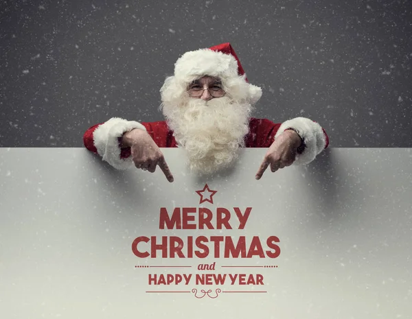 Санта-Клауса, вказуючи на різдвяні побажання — стокове фото
