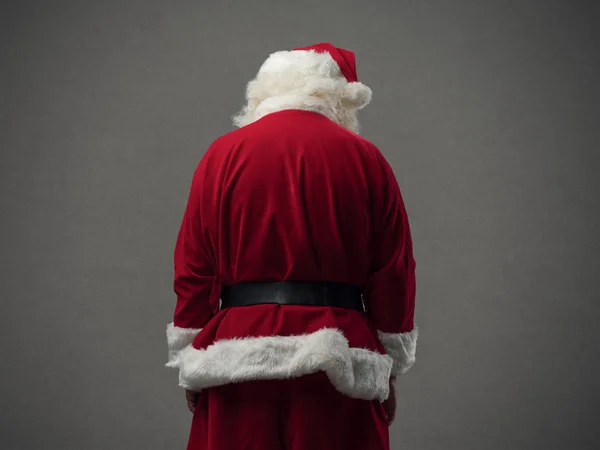 Грустный Санта Клаус смотрит вниз — стоковое фото