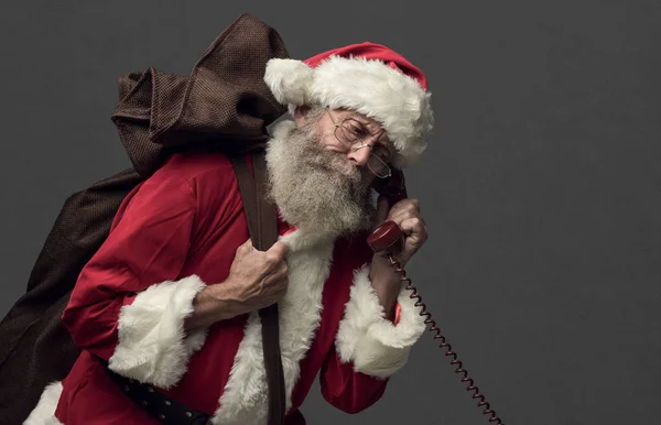 Weihnachtsmann am Telefon — Stockfoto