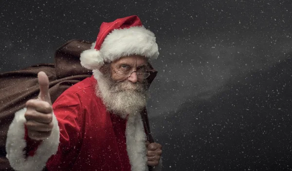 Weihnachtsmann gibt den Daumen hoch — Stockfoto