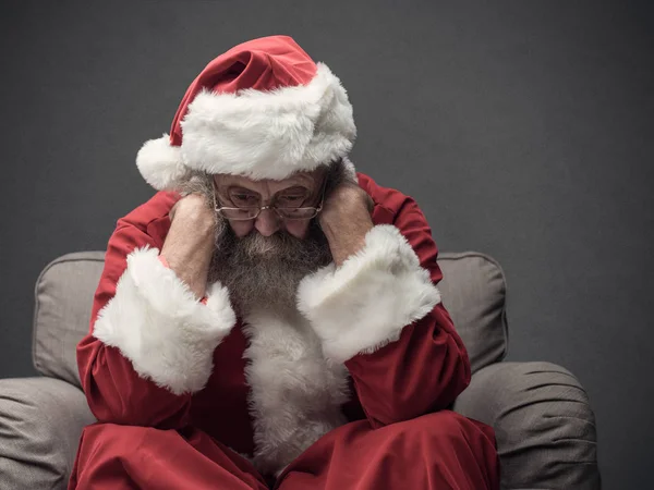 Babbo Natale nervoso alla vigilia di Natale — Foto Stock