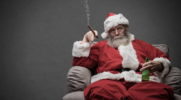 Bad Santa vieren thuis — Stockfoto