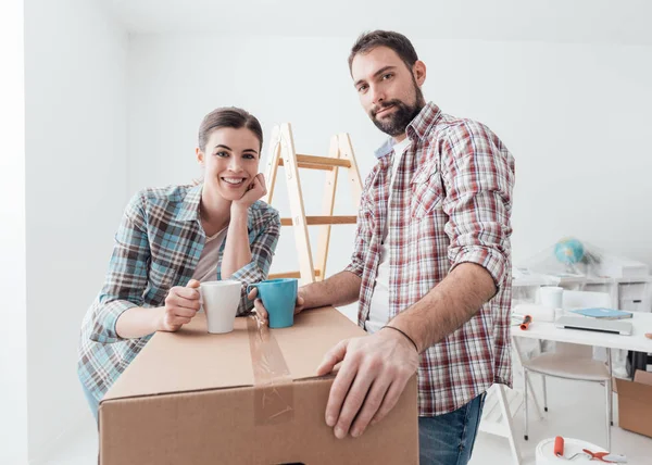 Smiling Young Couple Moving New House Doing Home Makeover Having — Stock Photo, Image