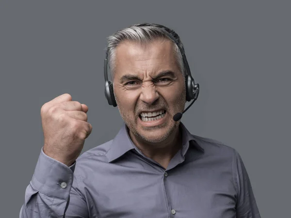 Boze Agressieve Klant Ondersteuning Telefoon Operator Met Headset Hij Schreeuwen — Stockfoto