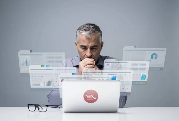 Pensive Confident Businessman Reading Financial Reports Visual Screens Working Laptop — Stock Photo, Image