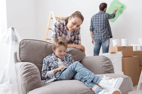 Conceito de renovação da casa da família — Fotografia de Stock