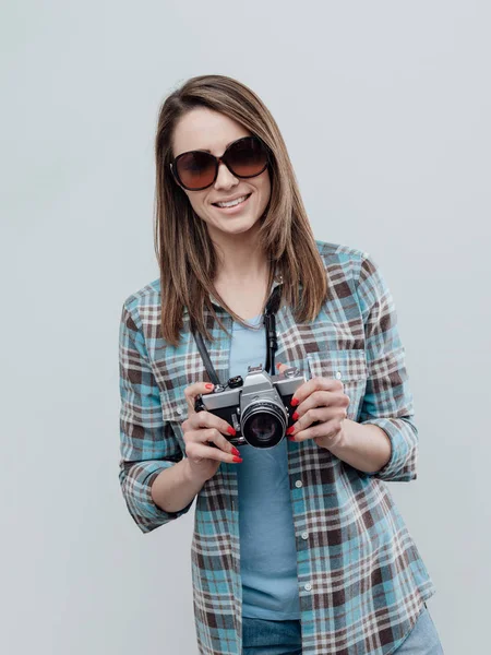 Smiling female photographer — Stock Photo, Image