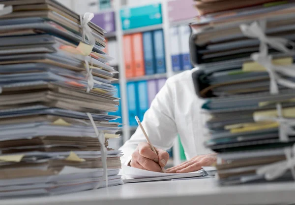 Businessman working in office — Stock Photo, Image