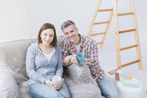 Couple en rénovation domiciliaire — Photo