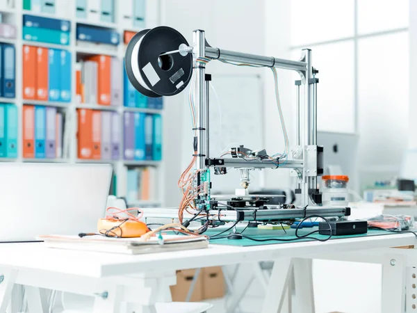 Imprimante 3D en laboratoire scolaire — Photo