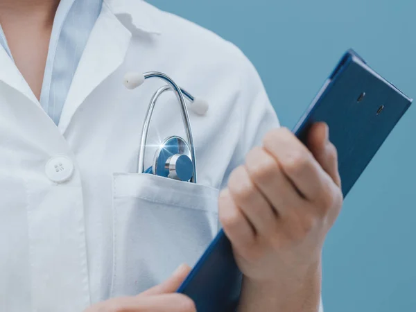 Professional female doctor — Stock Photo, Image