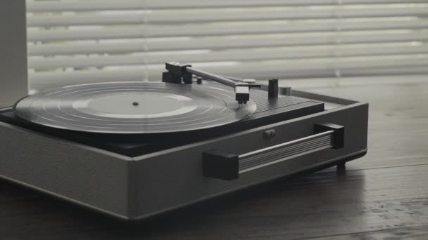 Vintage Turntable Record Player Vinyl Record Playing Music Retro Revival — Stock Video