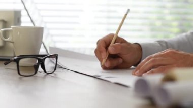 Bir proje üzerinde çizim Tasarımcısı