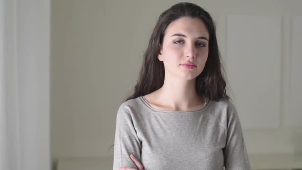 Attraktive Mädchen posieren — Stockvideo