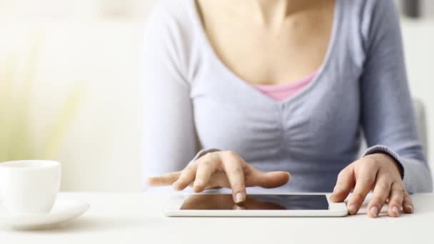 Woman using a digital tablet — Stock Video