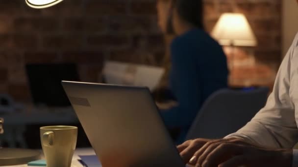 Tired office worker with headache — Stock Video