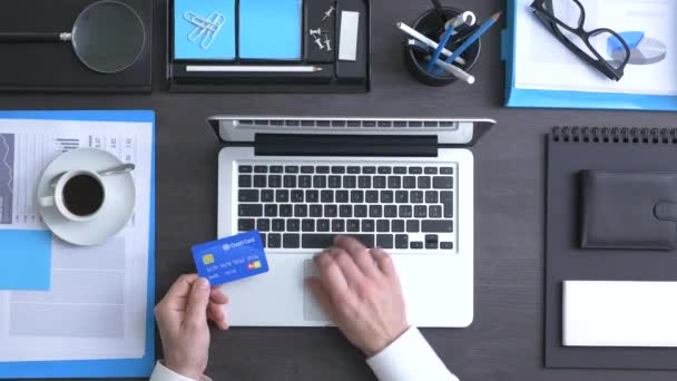 Businessman using a credit card — Stock Video