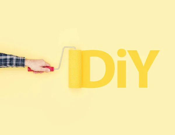 Pintura de decorador DIY em uma parede — Fotografia de Stock