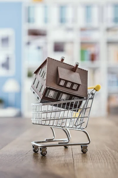 Comprar uma casa nova — Fotografia de Stock