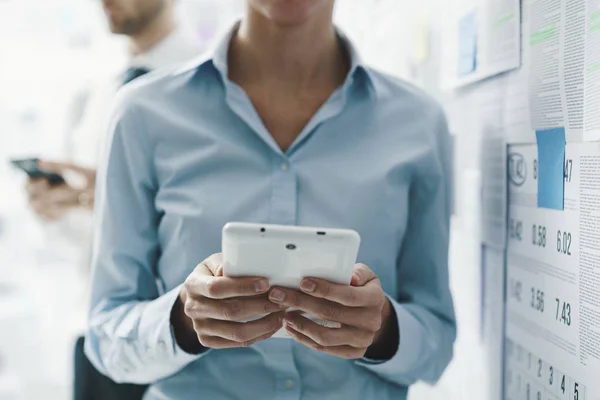 Business team analyzing financial charts and using apps — Stock Photo, Image