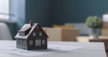 Model ev ve mimari proje: gayrimenkul, taşınma ve ev satın alma kavramı