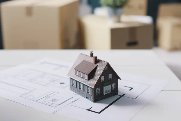 モデルハウスと建築プロジェクト 不動産 移転と住宅購入の概念 — ストック写真