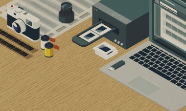 Analog fotoğrafçılık ve slayt taraması: bilgisayar, tarayıcı, slayt ve negatiflerle profesyonel fotoğrafçı izometrik çalışma masaüstü