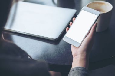 Akıllı telefonu alay
